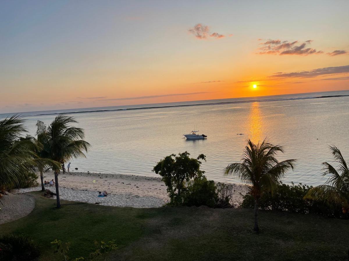 Cap Ouest Beachfront Luxury Penthouse & Apartment Flic-en-Flacq Exterior foto